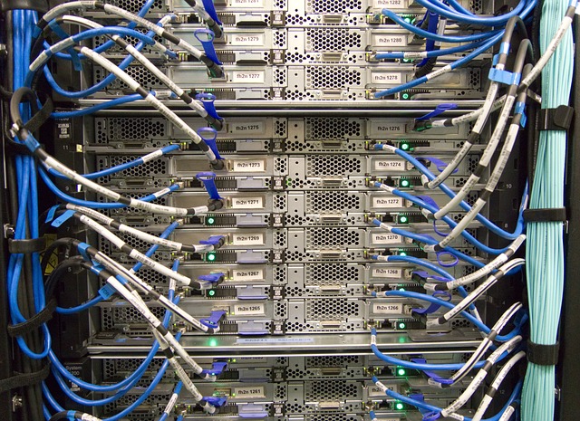 moderní server